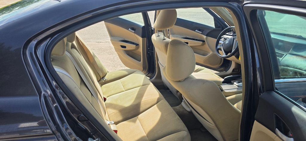 2011 Honda Accord LX-P - Photo 11